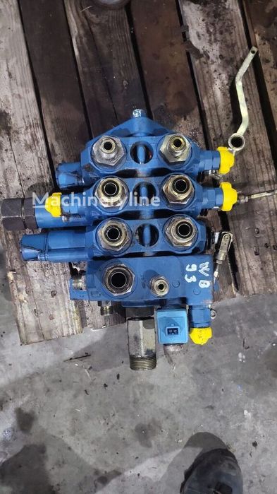 Distribuitor hidraulic Komatsu Wb93 pentru buldoexcavator