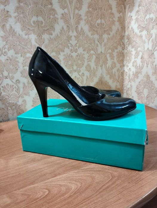 Женскик лакированные туфли