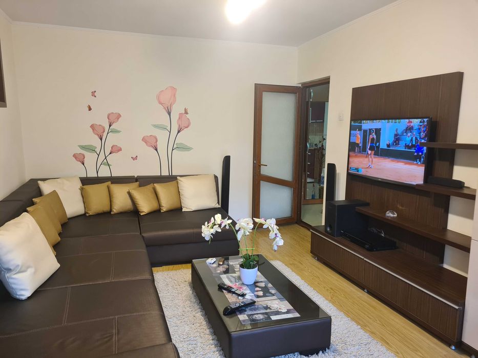 Apartament cu 3 camere decomandate de inchiriat in C5