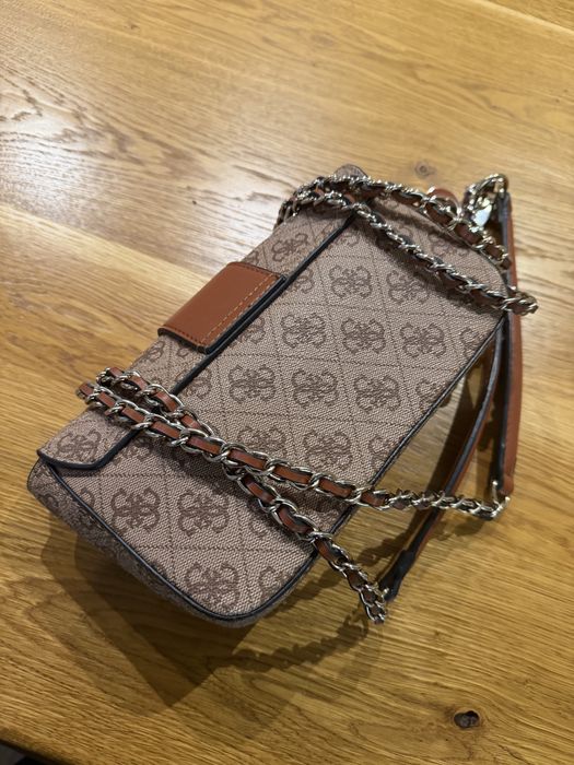 Оригинална чанта Guess