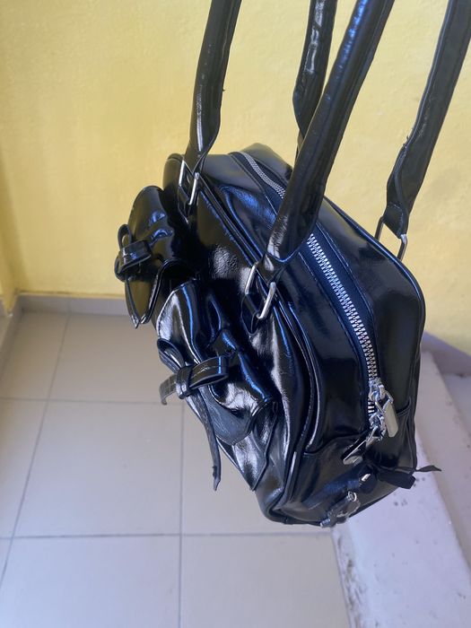 черная сумка через плечо