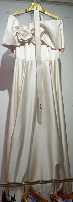 Той көйлегі сатылады