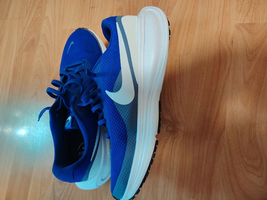 Продавам мъжки маратонки Nike Revolution 8-номер 43