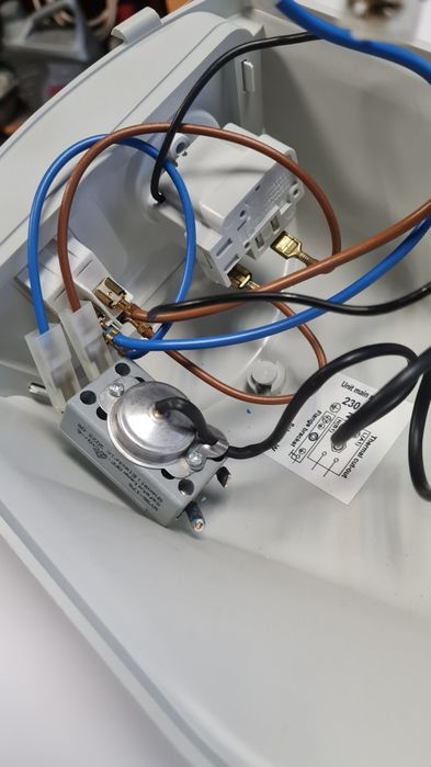 Продавам хоризонтален бойлер Елдом 200 л