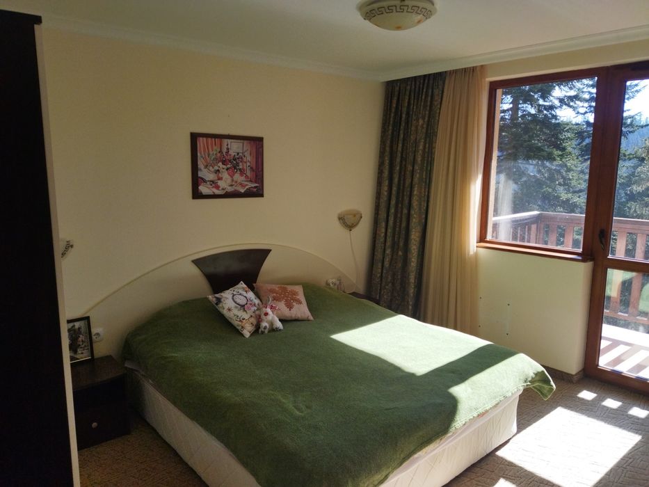 Продава тристаен апартамент в топ центъра на Пампорово