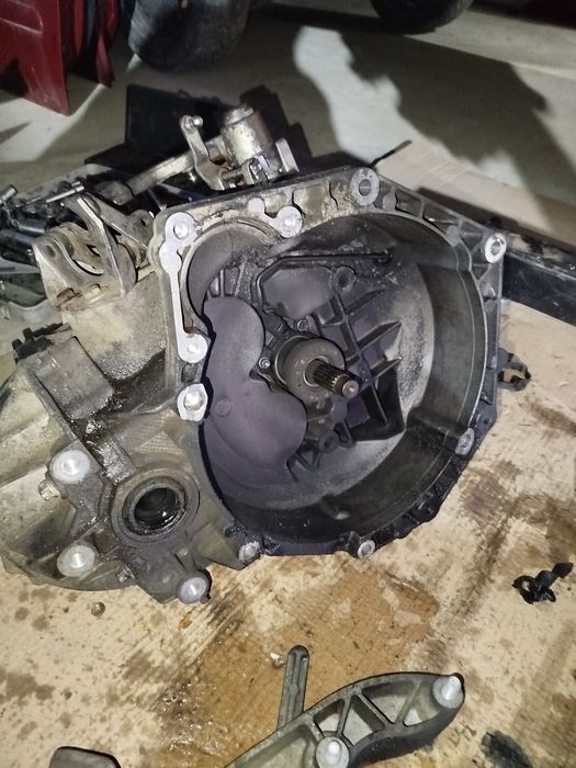 Vând motor și cutie de viteze Opel Zafira B 1.9 CDTI