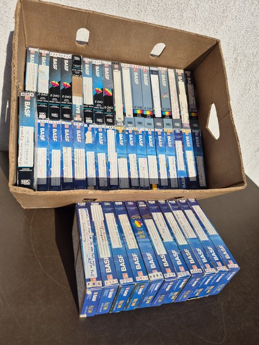 Vând Lot 48 casete video VHS originale Basf de 240 minute colectie de filme diferite genuri 
Philips; Eindhoven,Miniwatt made in
Olanda