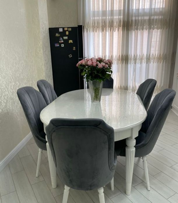 Стол и 6 стульев продам