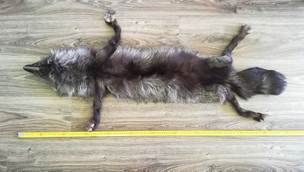 Яка и шапка от лисица