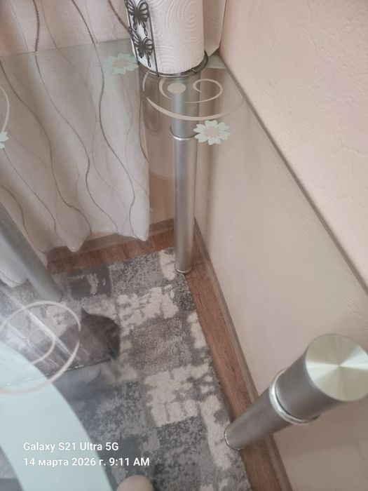 Стол стеклянный кухонный