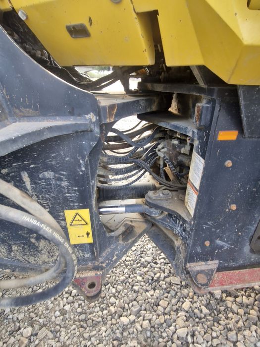 Vând incarcator KOMATSU