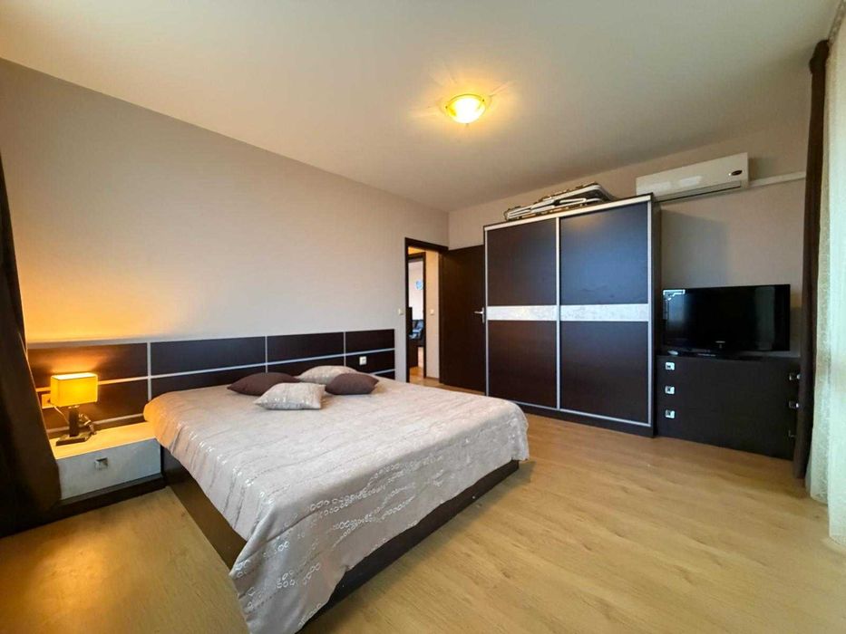 Просторен апартамент с 2 спални, Несебр