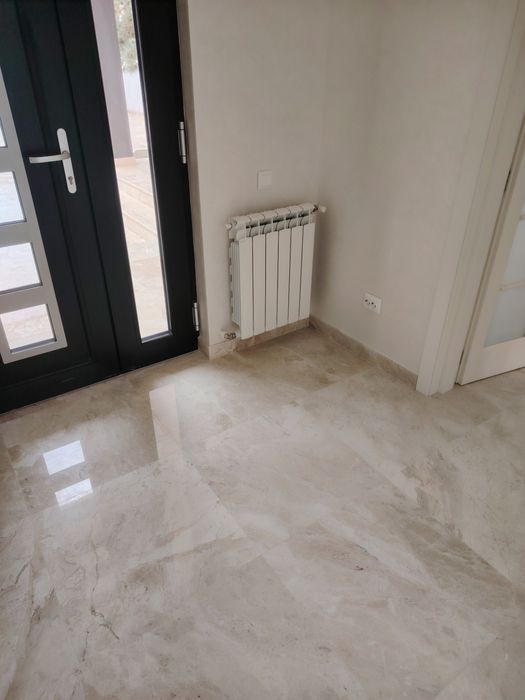 Zugrăvit, gletuit amenajări interioare instalații electrice și sanitar