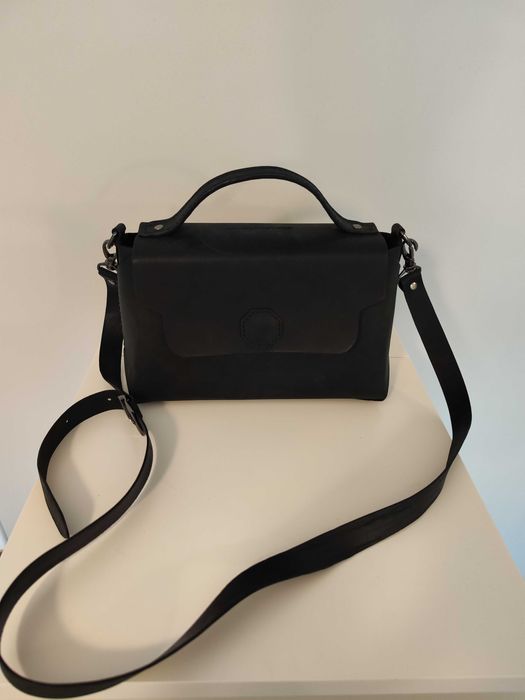 Ръчно изработена черна кожена чанта