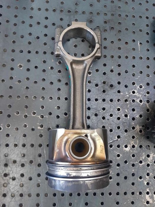 piston cu biela  1.6 tdi cay  vw passat b6 caddy 3 golf 6 audi a3 8p1 seat altea 5p ibiza 4