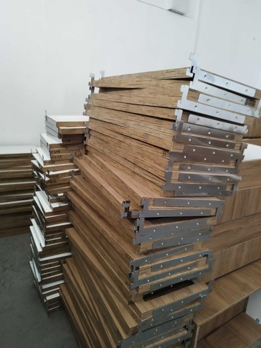 Стелажи за магазин