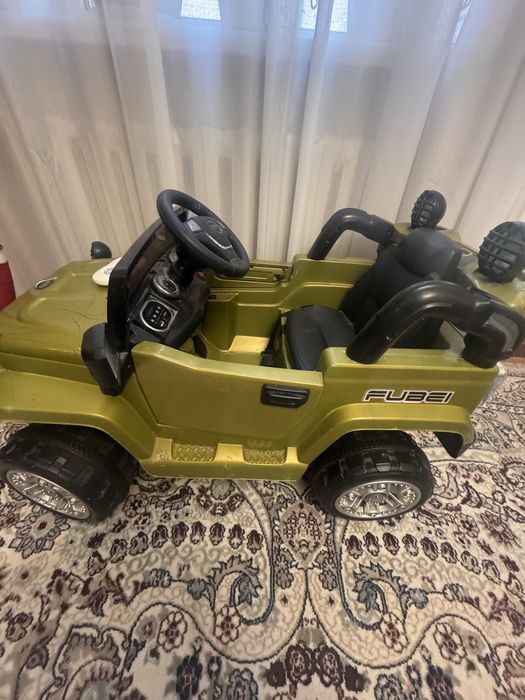 Продам машинку детскую