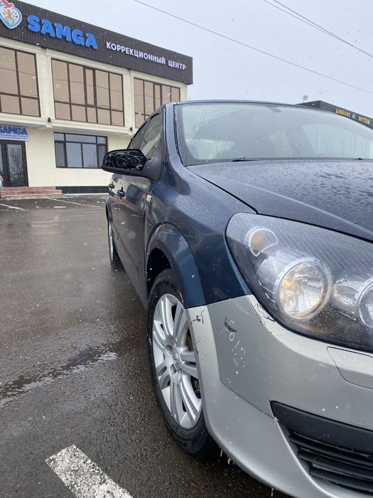 Opel Astra H 1.6 робот, седан