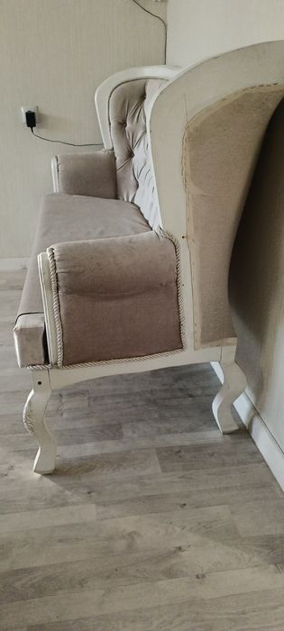 Продается декоративный диван.