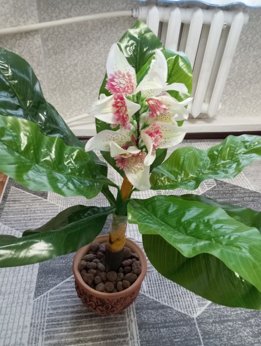 Искусственный цветок