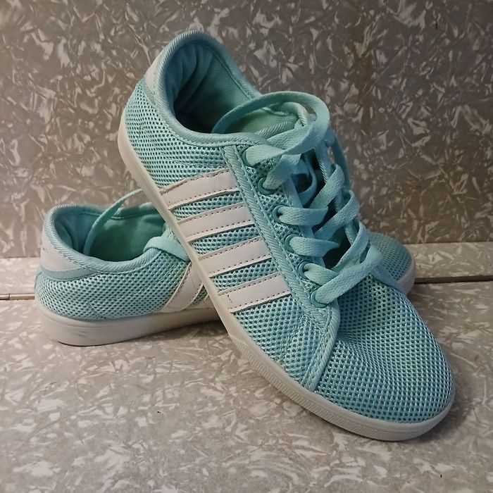 Кроссовки .   .   .