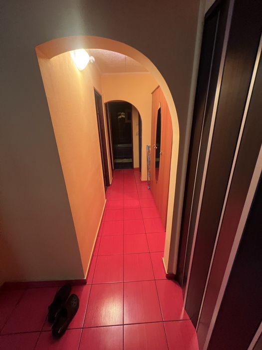 De inchiriat apartament 3 camera