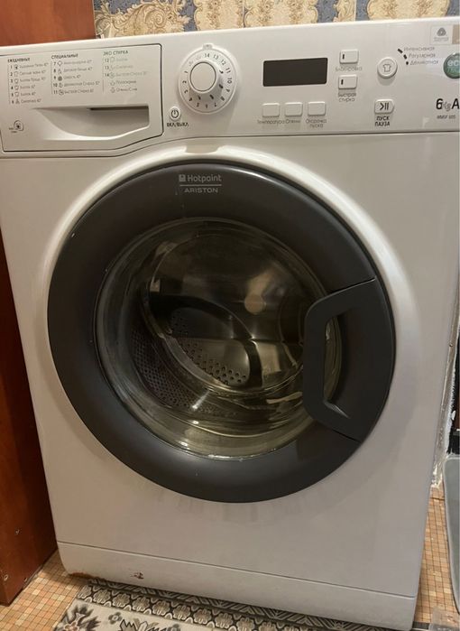 Продам стиральную машину Hotpoint-Ariston.