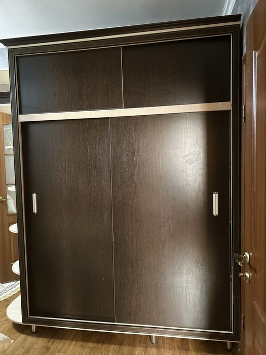 Продается большой шкаф