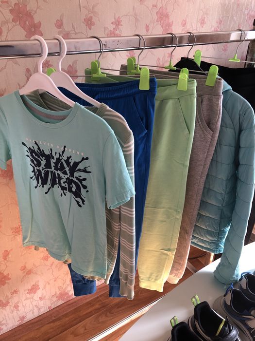 Пакет б/у вещей за 1 000 тенге