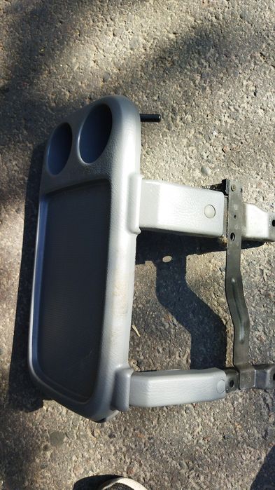 Продам столик между сидений