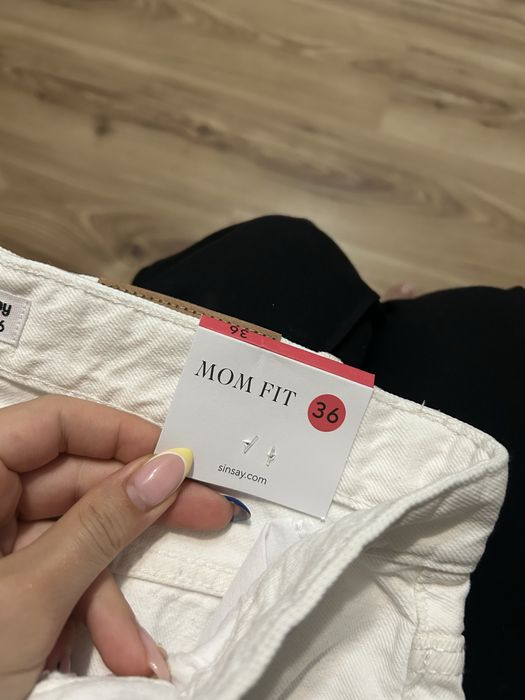 Бели дънки Sinsay Mom fit