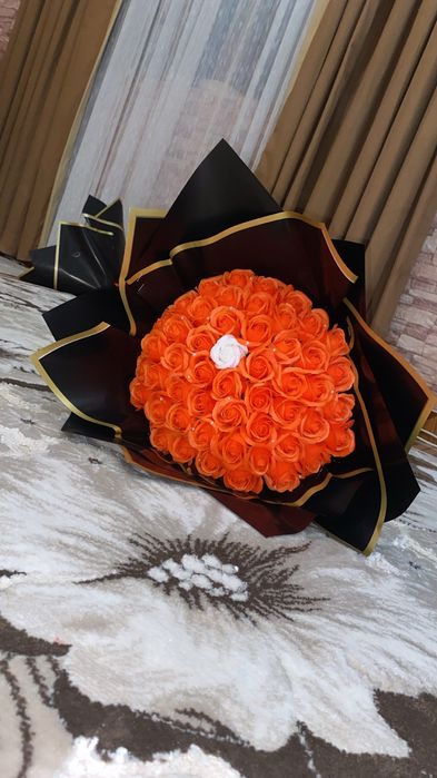 Realizez pe comanda buchete trandafiri din sapun