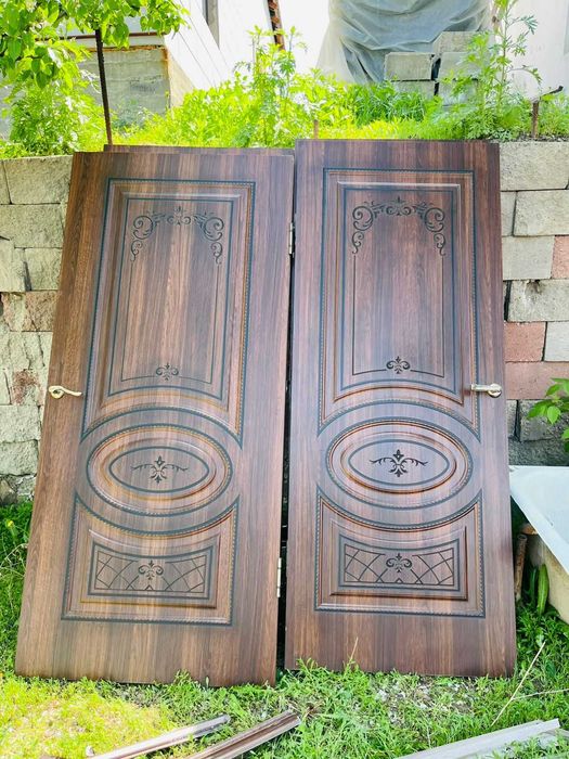 Б/у двери, пластиковые окна, люстры