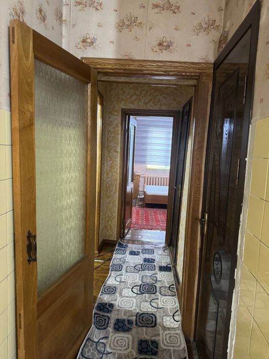 Юнусабад-13 МЕТРО 2 х комнатная квартира с обстановкой, семейным