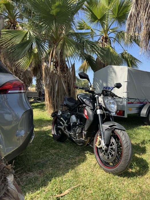 MV Augusta Brutale Dragster 800RR nu Ducati / Aprilia