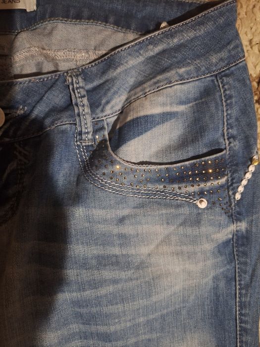 Vand blugi originali Versace