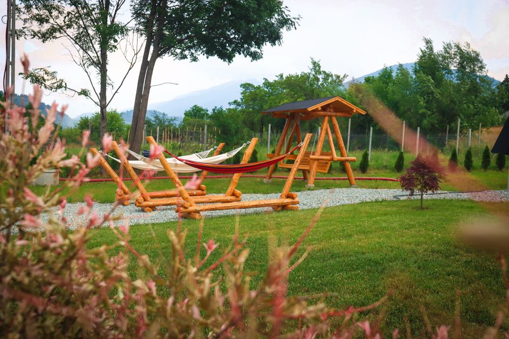 Balansoare lemn , hamac,mobilier grădină