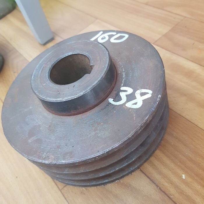 Шкивы на вал двигатетя