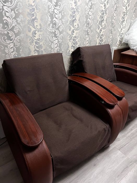 Два удобных кресла