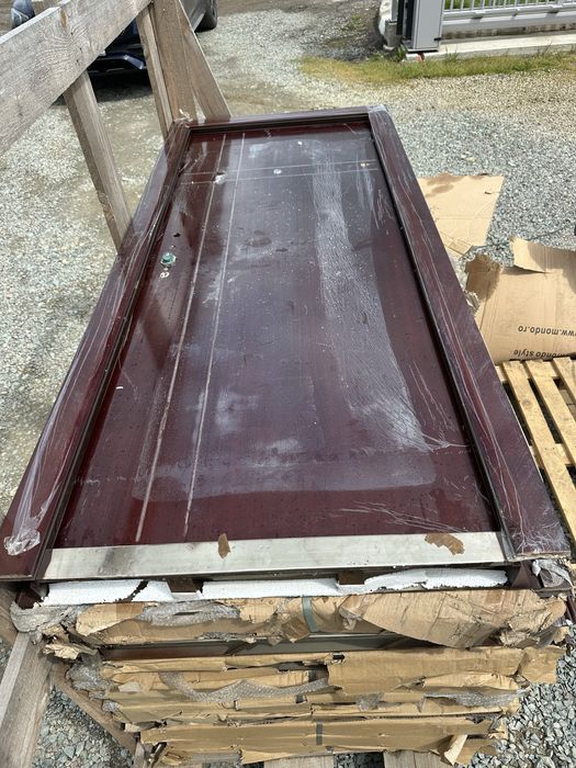 Usi metalice  diferite modele , noi .