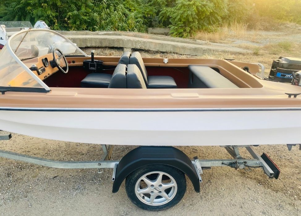 Моторна лодка 4,5 м.