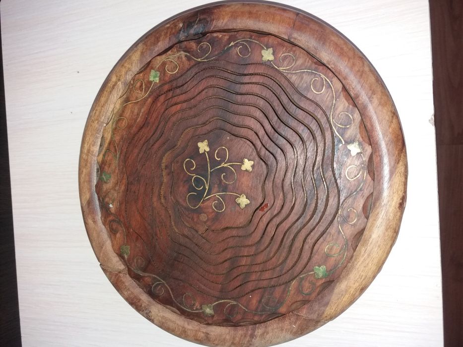 Фруктовница из дерева