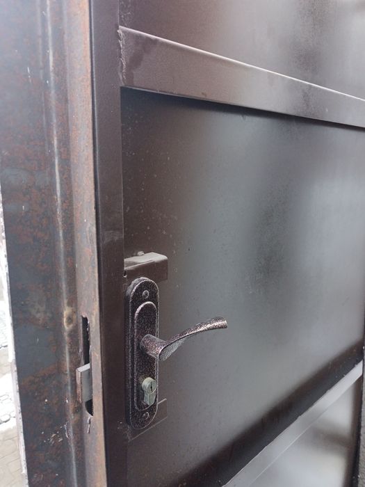 Двери металлические