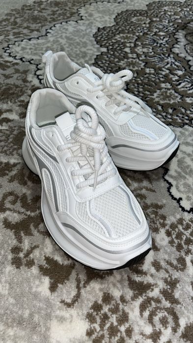 Кроссовка 41 размер