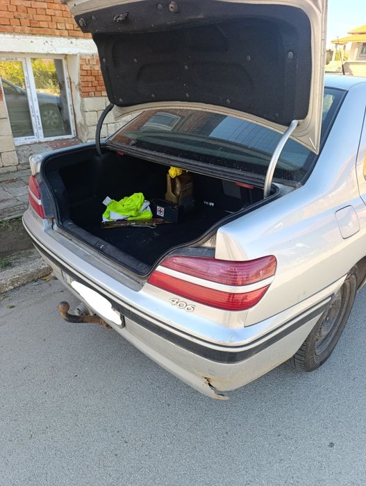 Продавам Пежо 406