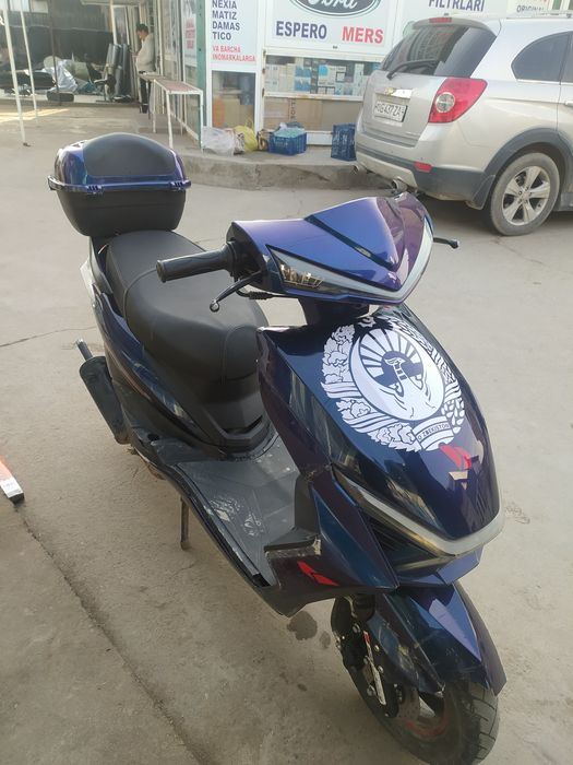 BENZINLI SKUTER oladigon aloqa chiqorasila
TEZLIGI 70/80
BENZIN 4 TA P