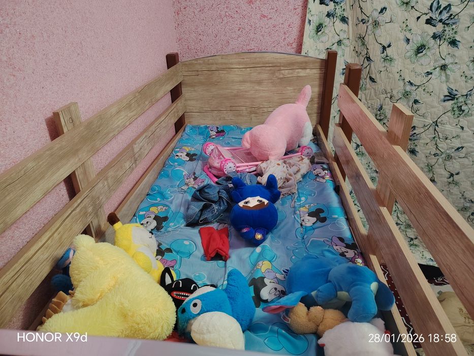 Bolalar yotoq kravati sotiladi