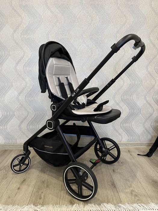 Коляска в отличном состояни