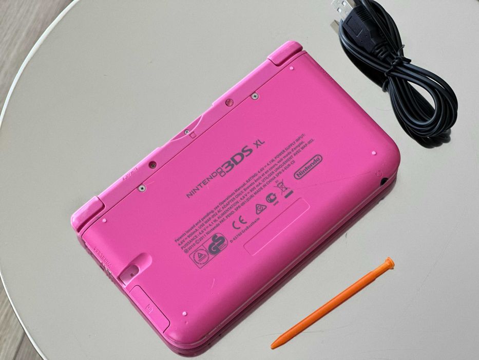 Nintendo 3DS XL Pink с 75 игри Pokemon Zelda Mario Нинтендо