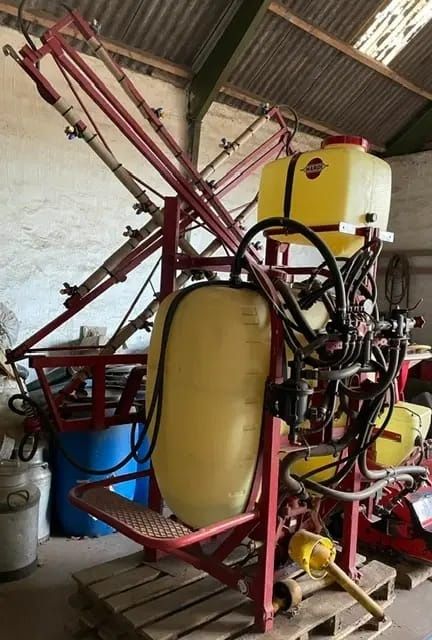 Aparat erbicidat Hardi 850 litri